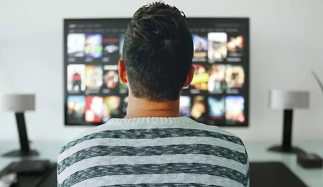 Schaut dir dein Fernseher zu-2